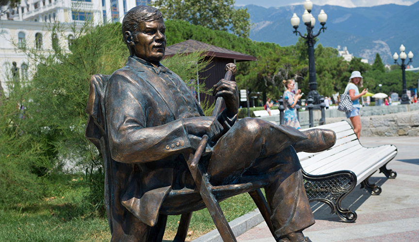 Памятник Михаилу Пуговкину
