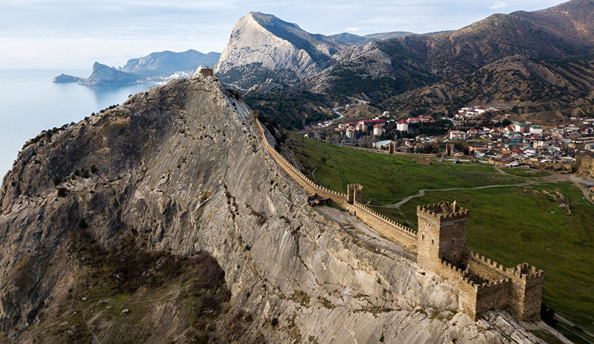 Крепость в Судаке – напоминание о временах, когда часть побережья принадлежала Генуэзской республике