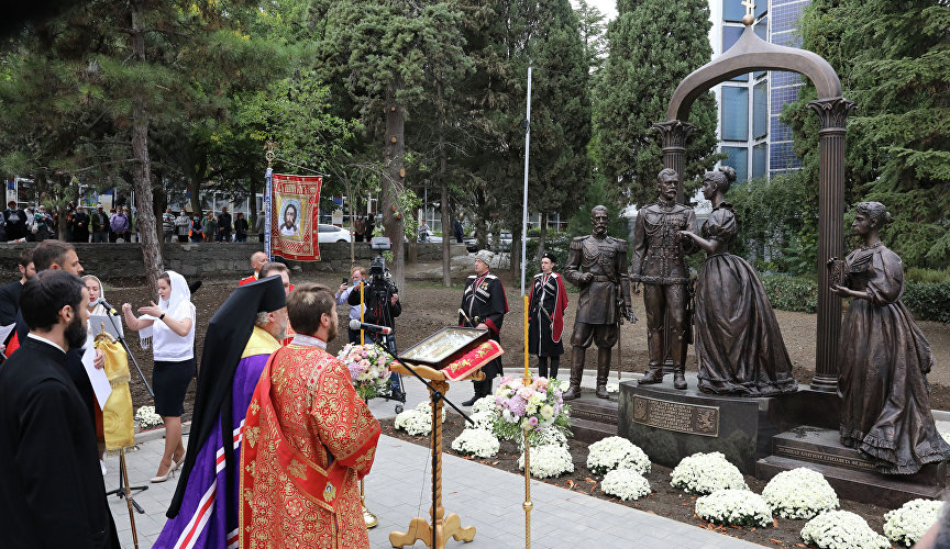 Открытие памятника цесаревичу Николаю Александровичу и принцессе Алисе