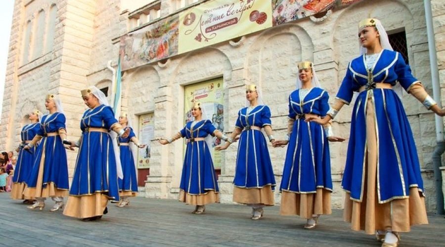Фестиваль «Летние вечера на Караимской» в Евпатории