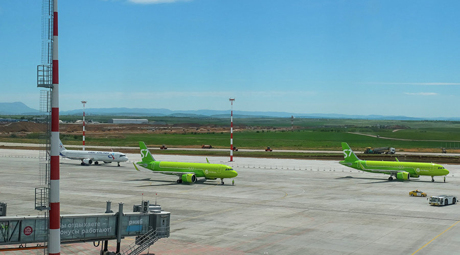 Самолеты в аэропорту Симферополя
