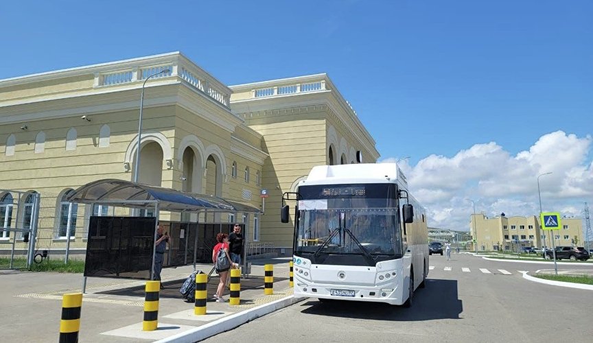 Остановка автобусов на станции Керчь-Южная
