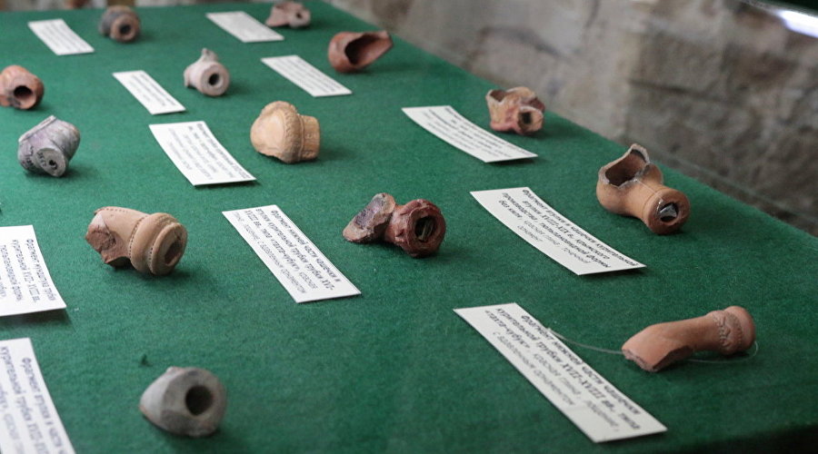 Выставка «Коллекция курительных трубок XVII-XVIII веков»