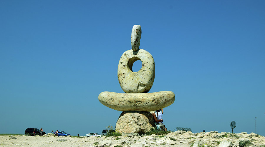 Скульптура «Мыслитель» на мысе Тарханкут