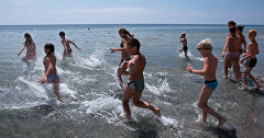 Дети из пляже