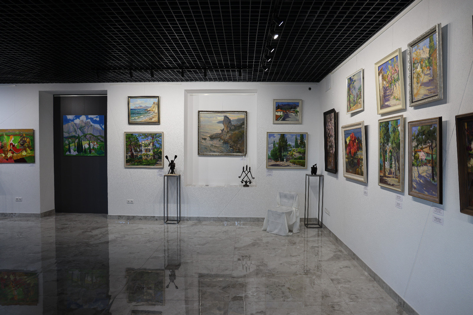 Художественная галерея «Арт-Бриз» в Алупке Художественная галерея «Арт-Бриз» в Алупке