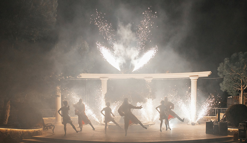 Новый год в отеле «Крымский Бриз Hotel & Villas» Новый год в отеле «Крымский Бриз Hotel & Villas»