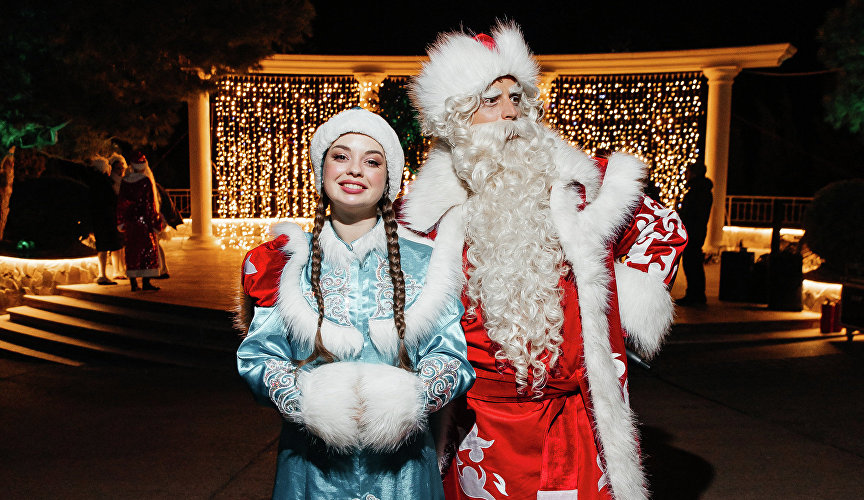 Дед Мороз и Снегурочка в отеле «Крымский Бриз Hotel & Villas» Дед Мороз и Снегурочка в отеле «Крымский Бриз Hotel & Villas»