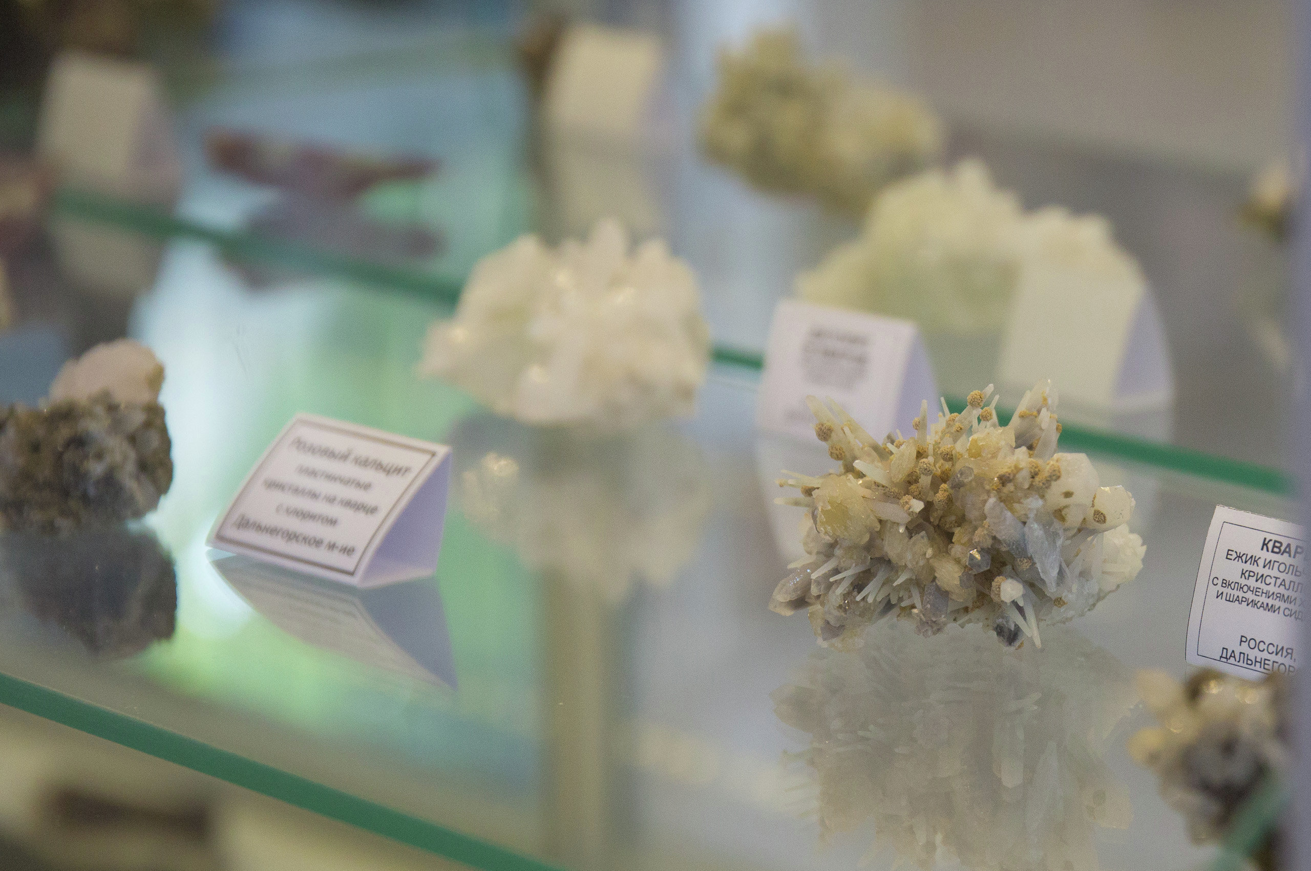 Экспонаты Музея камня и самоцветов в Алуште
