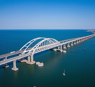 Какой транспорт пропускают на паром и Крымский мост: актуальная информация