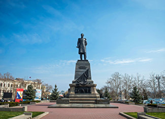 Памятник адмиралу Нахимову