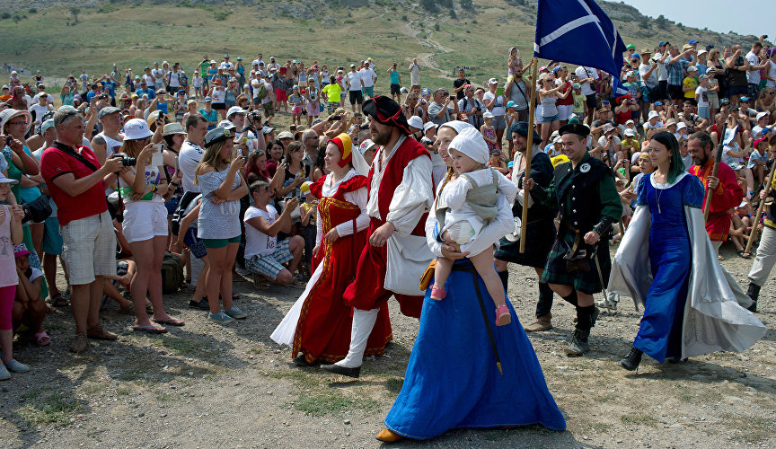 Ежегодно любители Средневековья приезжают сюда на фестиваль «Генуэзский Шлем»