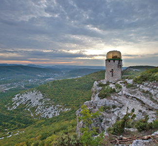 Затерянные в горах: пещерные монастыри Крыма на фото