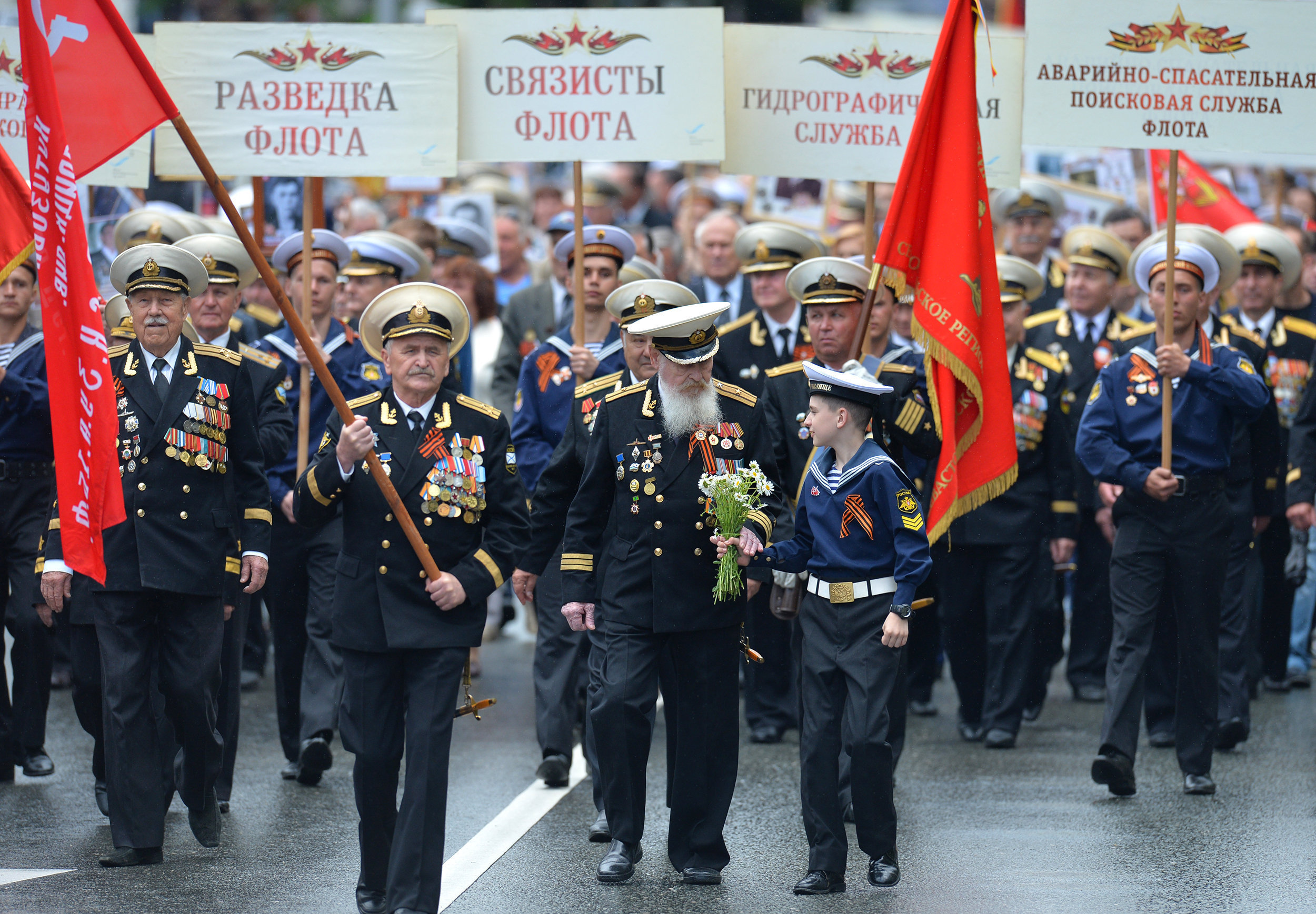 участники военного парада, посвященного 73-й годовщине победы в великой отечественной войне в севастополе 