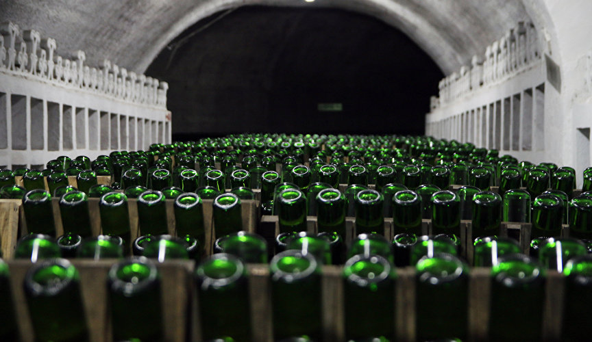 Голицынские подвалы завода шампанских вин «Новый свет» в Крыму
