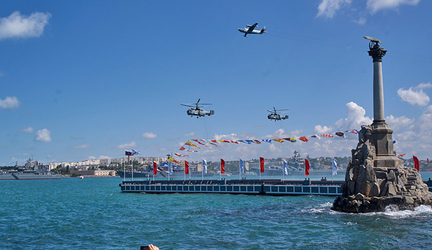 Во время военно-морского парада в честь празднования Дня Военно-морского флота России в Севастополе