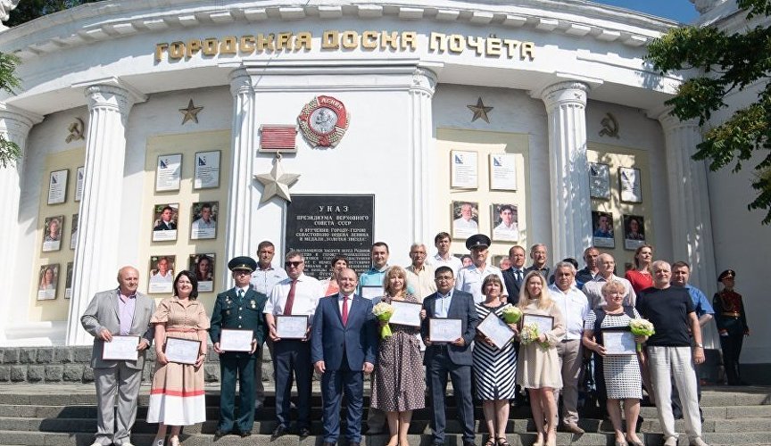 Открытие обновленной Доски почета в Севастополе