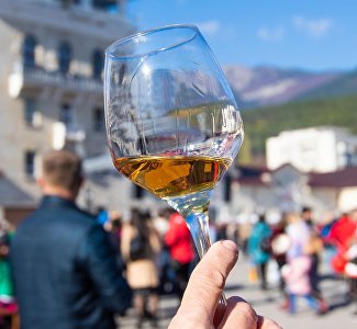 Вино, классическая музыка и природа: как попасть на дегустацию вин в Крыму