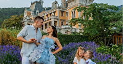 Блогер Валерия Чекалина с семьей в Массандровском дворце