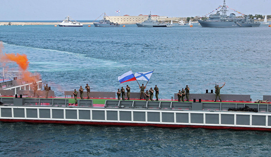 Показательное выступление на праздновании Дня ВМФ в Севастополе