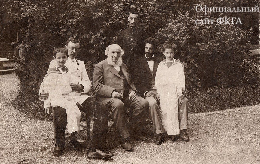 Иван Айвазовский с внуками