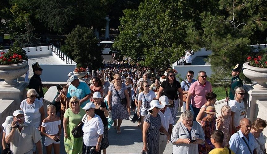 Гости на торжественном открытии Матросского бульвара в Севастополе