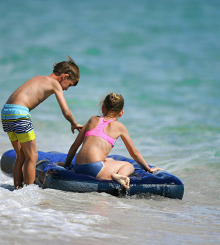 Дети на пляже