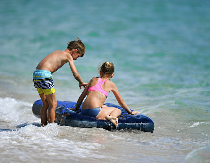 Дети на пляже