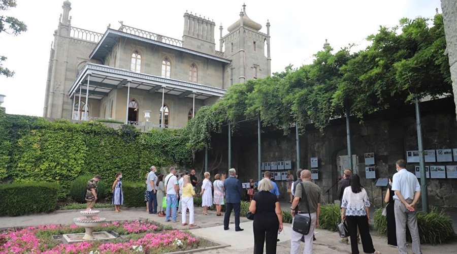 Выставка «Бароны фон Николаи и семья Воронцовых: дружба длиною в годы»