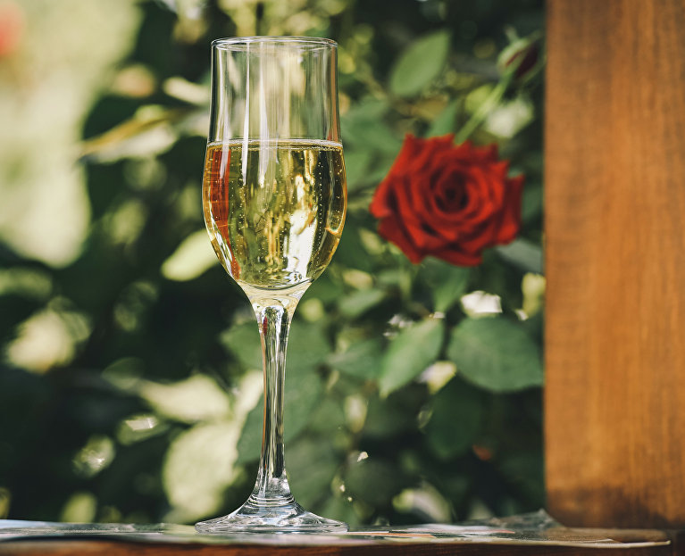 Бокал с вином 