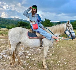 Откровенно о Крыме: как Бородина, Галустян и другие артисты отдыхали в августе