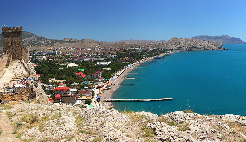 В заповеднике возле Ялты горят 8 га леса, город заволакивает дымом (фото)