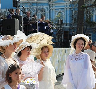 Балы, конкурсы, концерты: как в Крыму стартовала акция «Белый цветок»