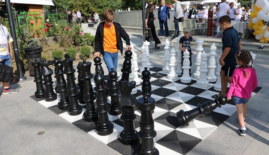 Зона для игры в шахматы в  Екатерининском саду