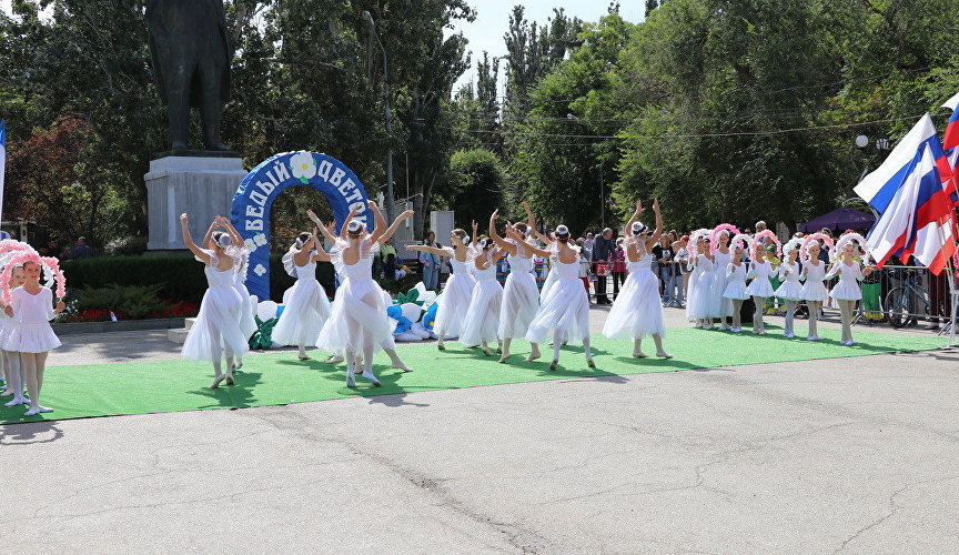Акция «Белый цветок» в Феодосии
