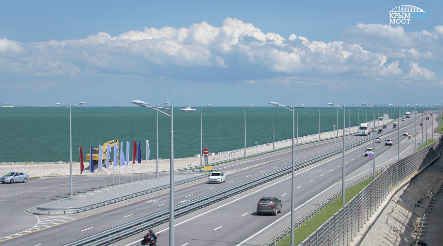 Движение по Крымскому мосту