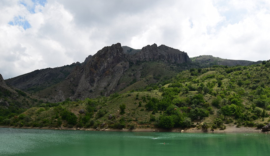 Озеро в урочище Панагия в селе Зеленогорье Алуштинского региона