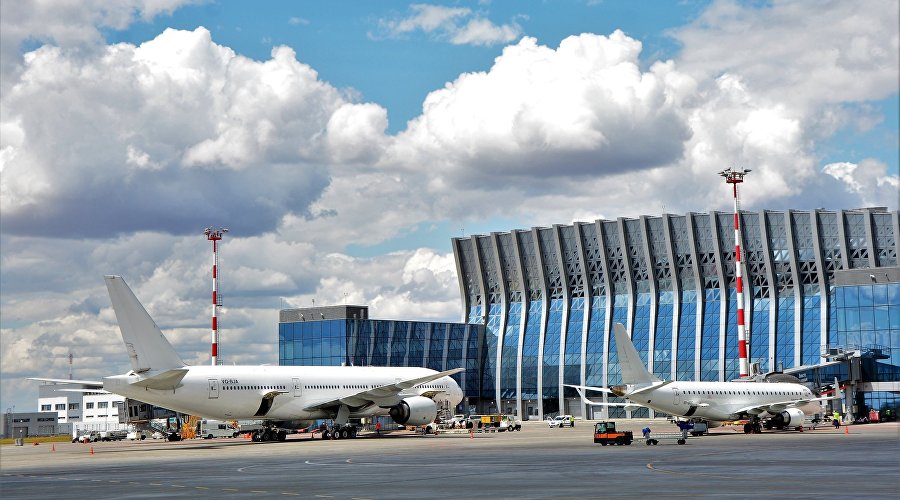 Самолеты в аэропорту Симферополь