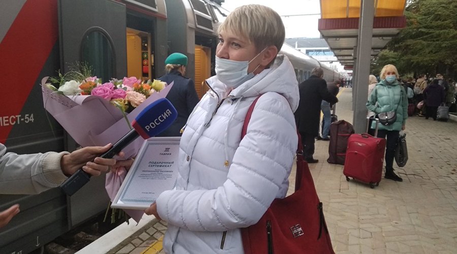Людмила Андриянова на вокзале в Симферополе