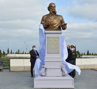 В аэропорту Симферополь открыли памятник Айвазовскому