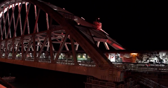 Видео проезда «Поезда Победы» под арками Крымского моста
