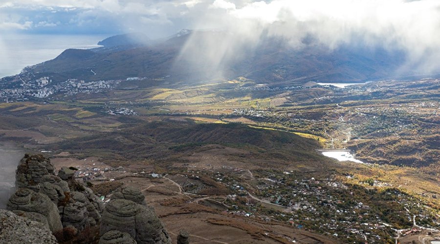 Вид на Лучистое с горы Демерджи