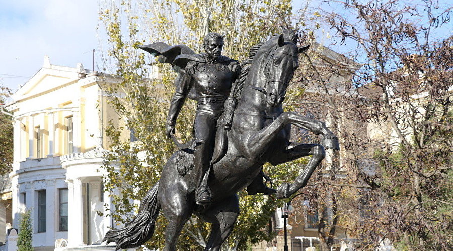 Памятник Петру Котляревскому