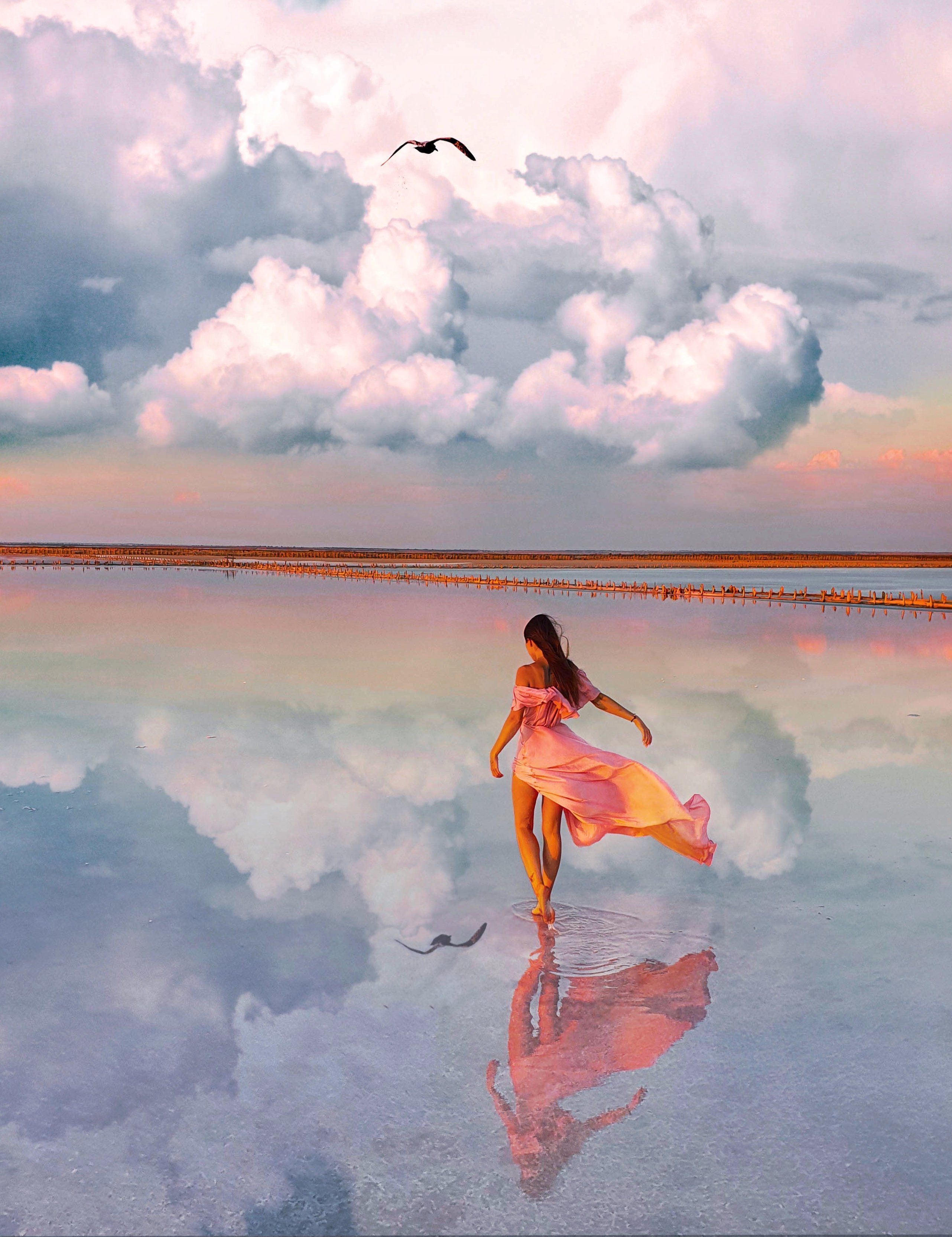 Александра Лебедева на розовом озере Сасык-Сиваш