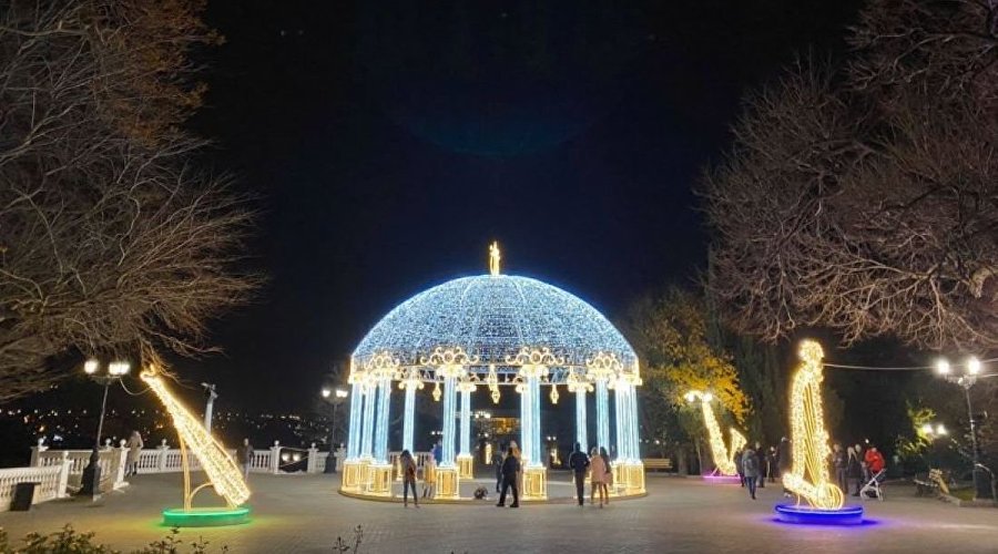 Новогодние арт-объекты в Севастополе