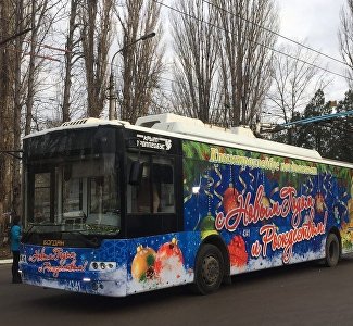 Поймать настроение: в Крыму начали курсировать новогодние троллейбусы