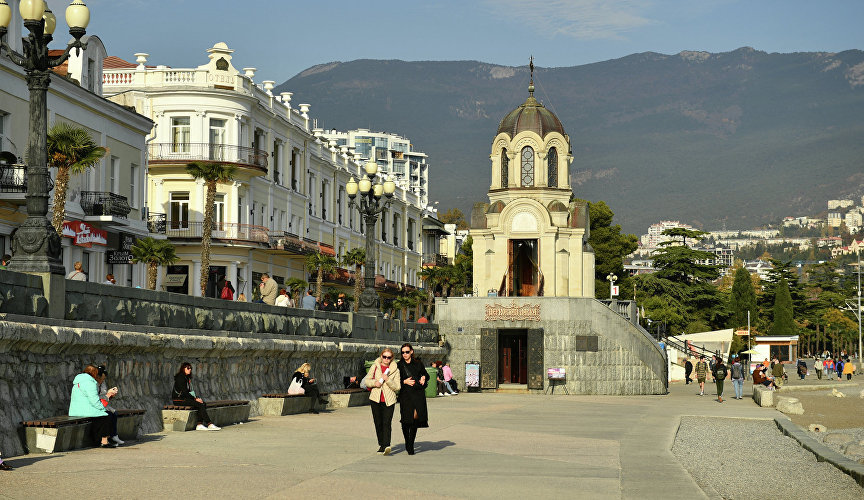 Ялта в феврале. Ялта туризм. Ялта в феврале фото. Портрет Крымского туриста.