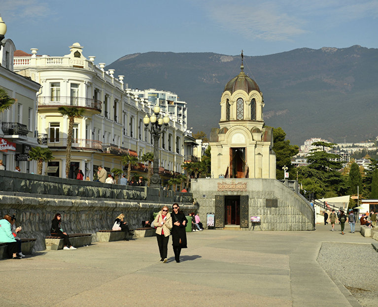 ялта 2022 год. ялта в январе фото. портрет крымского туриста. крым зима ялта. ялта февраль 2024.