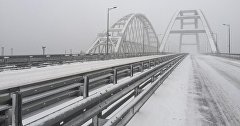 Снег на Крымском мосту