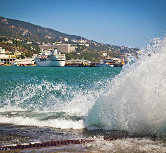 В Крым возвращаются грозовые ливни и шторм